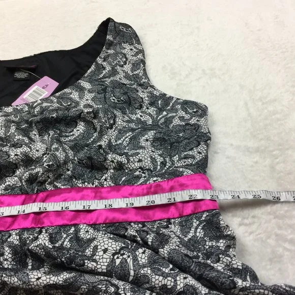 New! Torrid Tank Top Blouse 4X Womans Plus Black White Lace Print Sleeveless - Picture 13 of 14